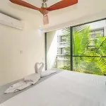 1 Bd Luxury Suite With Balcony In Trendy La Veleta