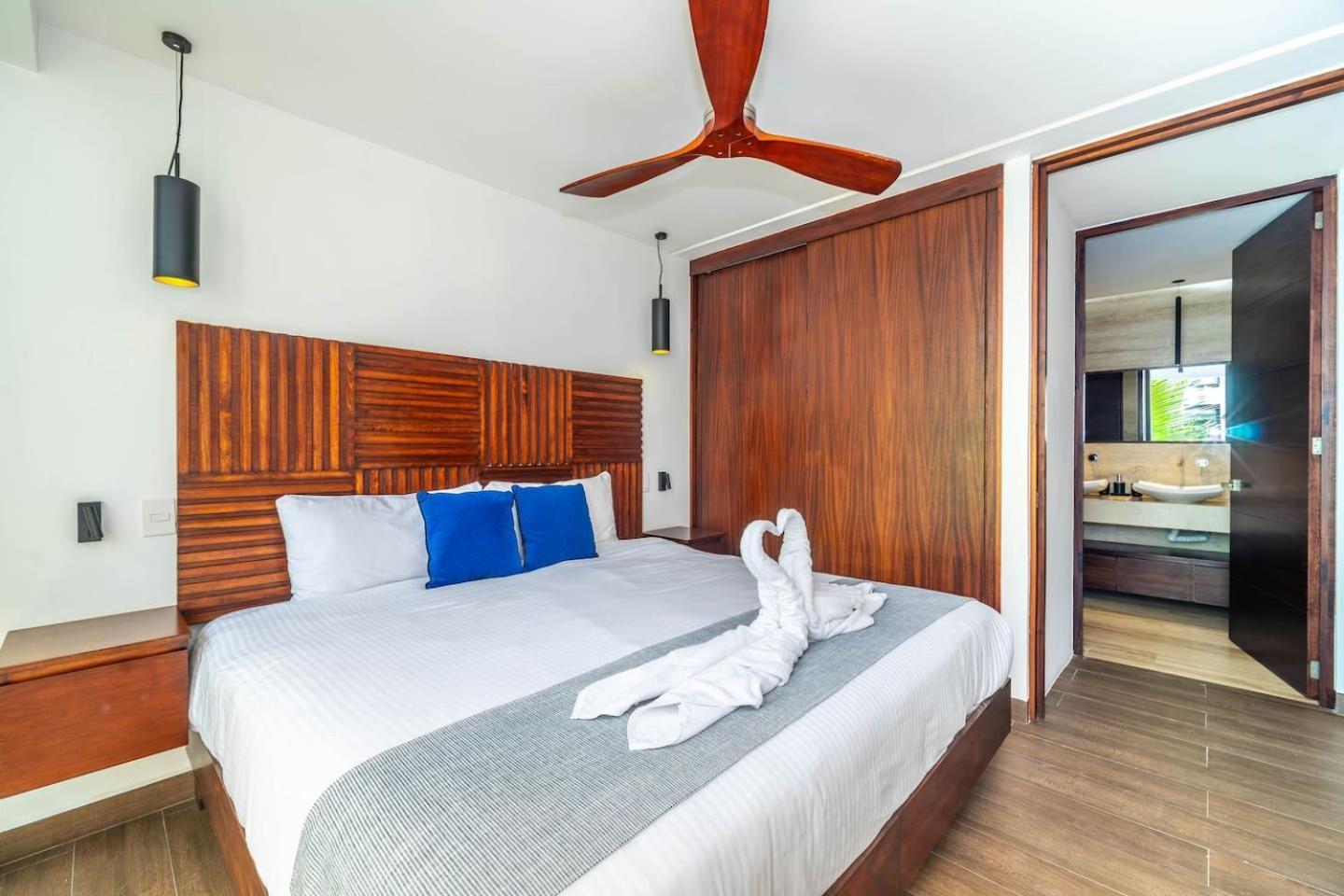 1 Bd Luxury With Balcony In Trendy La Veleta